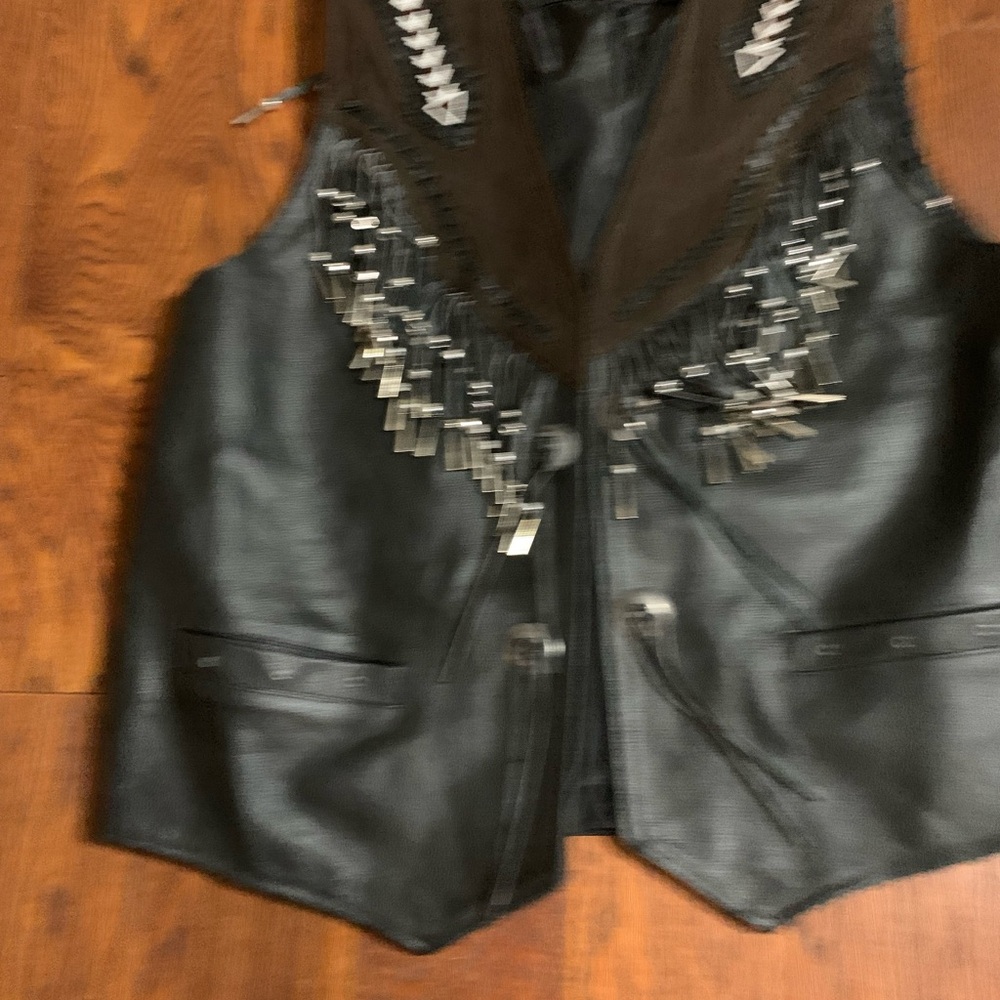 Vest - Picture 7 of 8